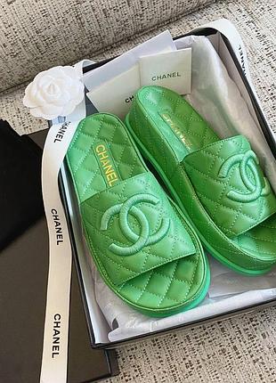Женские зеленые кожаные шлепанцы chanel шанель кожа повседневные на платформе шлепки сланцы сандалии