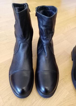 Зимові чоботи. шкіра, натуральне хутро всередині. розміри є: 43