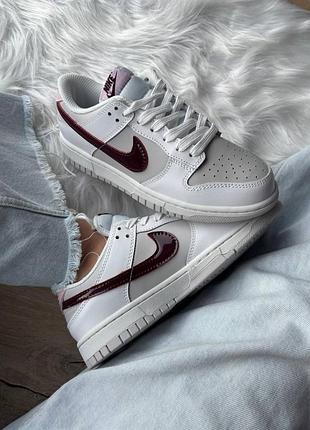 Женские кроссовки nike sb dunk low summit white plum chalk