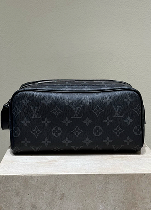 Черная кожаная косметичка сумка louis vuitton toilet dopp kit pouch eclipse луи виттон несессер lv