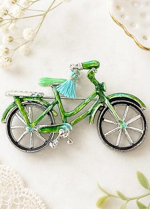 🚲✨ стильна брошка «велосипед» із зеленою емаллю та декоративною китицею 💎