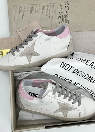 Женские белые кроссовки кеды golden goose super-star с серебрянной звездой голден гус с розовыми вставками