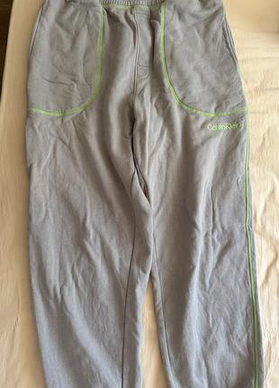 Крутезний костюм calvin klein 4