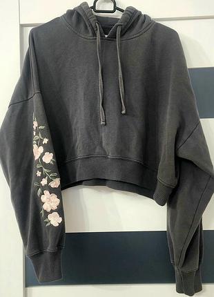 Укороченное худи hollister с цветочной вышивкой (оверсайз кроп-топ толстовка), размер s-36