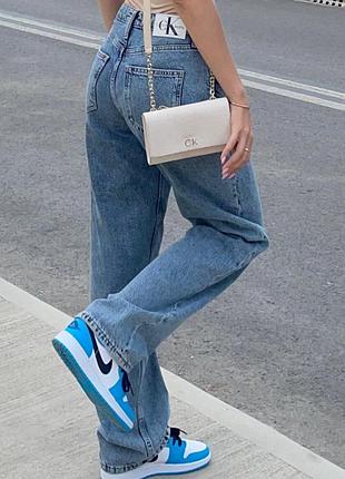 Жіночі джинси calvin klein 90ʼs straight голубого кольору