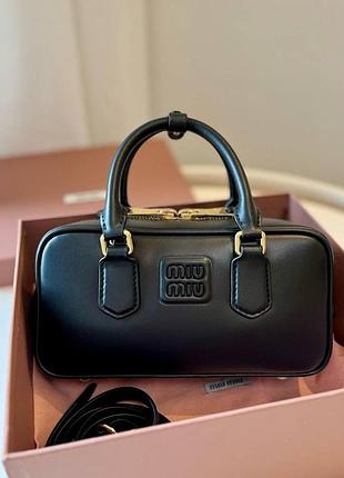 Женская черная кожаная сумка miu miu arcadie matelassé миу миу прямоугольная сумка