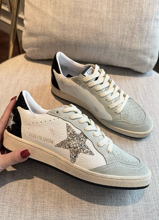Жіночі білі сірі кросівки кеди golden goose super-star білі з чорною зіркою голден гусс