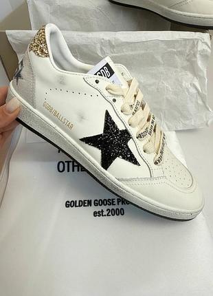 Жіночі білі кросівки кеди golden goose superstar з чорною зіркою шкіряні ggdb голден-тус із рожевим задником