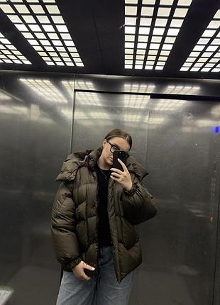 Зимовий пуховик коричневого кольору