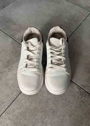 Білі кросівки легкі 2
