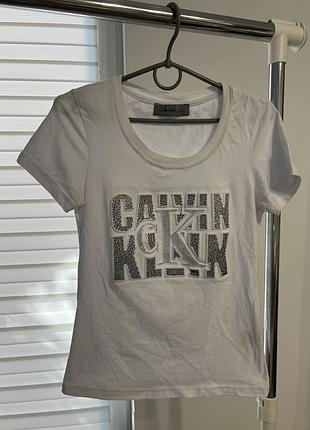 Стильна біла футболка calvin klein