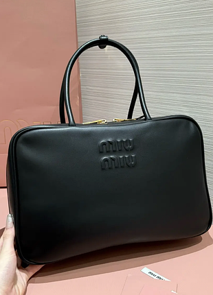 Женская черная кожаная прямоугольная сумка miu miu beau миу миу сумка