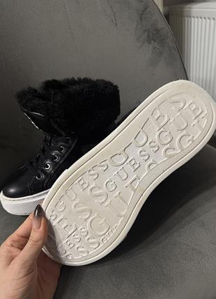 Продаю кросівки guess 3