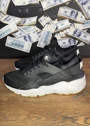 Кросівки, nike, чоловічі, мають чорний колір, розміри 46, розмір устілки 30 сантиметрів .