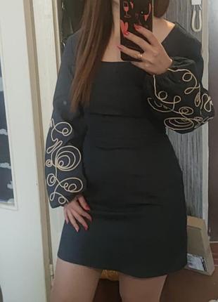 Платье женское с рукавами и вышивкой