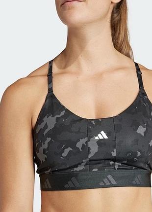 Топ з чашечками adidas aeroreact в новому стані