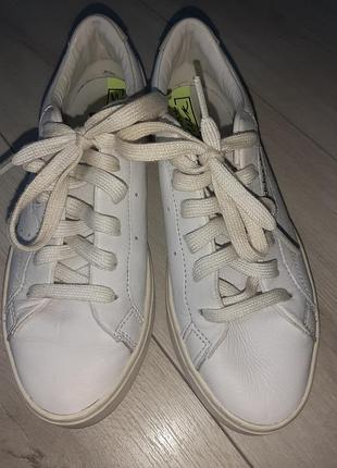 Adidas 35p. женские кроссовки кожа 22 см