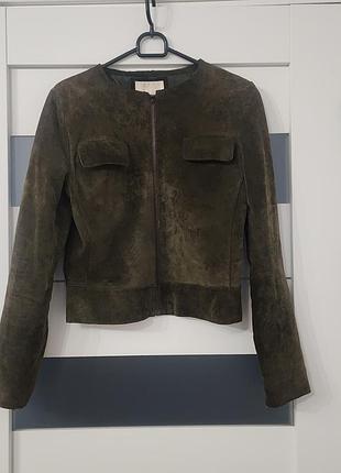 Короткая куртка-жакет из натуральной замши vero moda, размер s (хаки / масло)