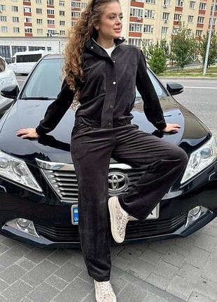 Костюм у графітовому відтінку