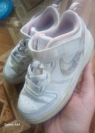 Продам кроссовки nike