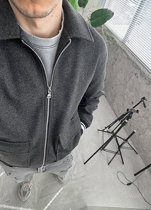 Красива куртка бомбер