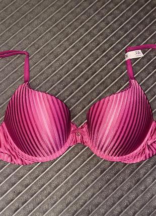 Новенький бюстгальтер victoria’s secret,гарний рожевий колір,розмір 34b,всі бірки та етикетки є на фото