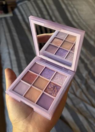 Палетка тіней huda beauty