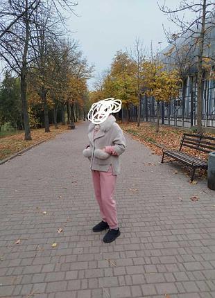 Продаю астрагаговую шубку с песцом.