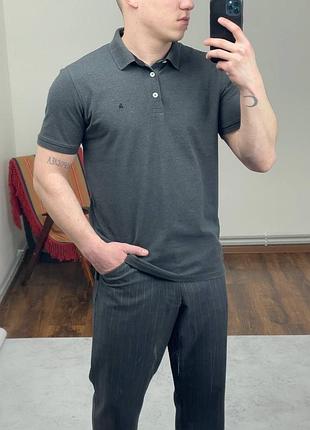 1326 / темно сіре базове поло jack&jones, однотонне, футболка з коміром, на ґудзиках