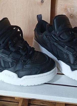 Кросівки жіночі adidas чорні, розмір 37, шкіра