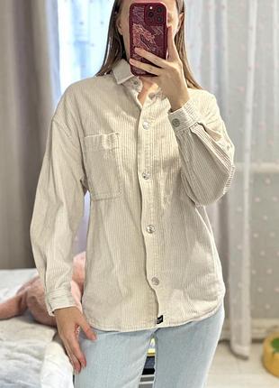 Вельветова стильна сорочка у молочному кольорі bershka