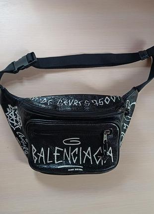 Сумка поясна balenciaga graffiti explorer чорна шкіряна