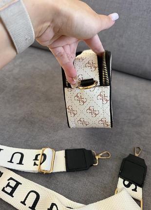 Белая сумка кроссбоди guess 4