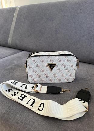 Белая сумка кроссбоди guess