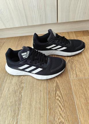 Кроссовки классические adidas для женщин или подростков