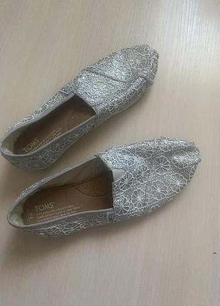 Взуття toms