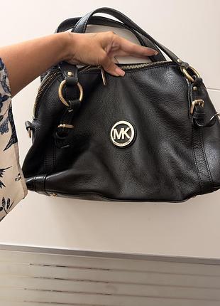 Черная кожаная сумка michael kors