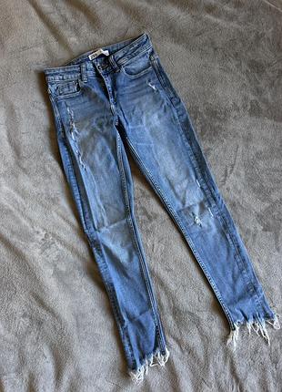Жіночі світлі блакитні джинси скінні zara