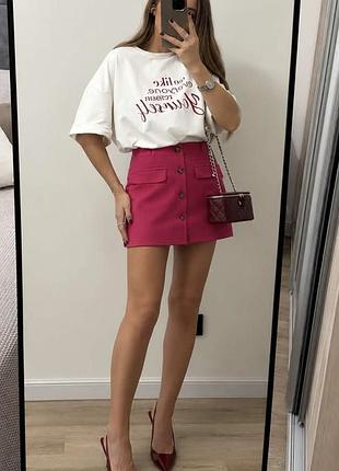 Стильна міні спідниця в кольорі фуксія від бренду boohoo