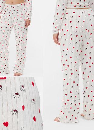 Затишні білі піжамні штани з принтом у вигляді персонажа hello kitty та червоних сердечок