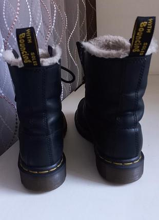 Зимові черевики dr martens serena 5