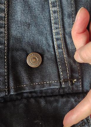 Фирменная джинсовая куртка levis. 5