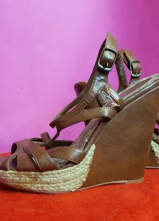 Босоножки  коричневые