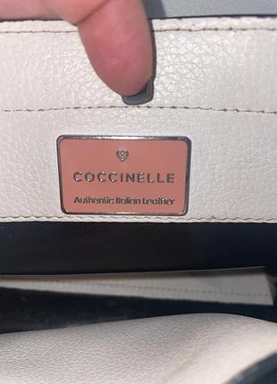 Біла сумка coccinelle 4