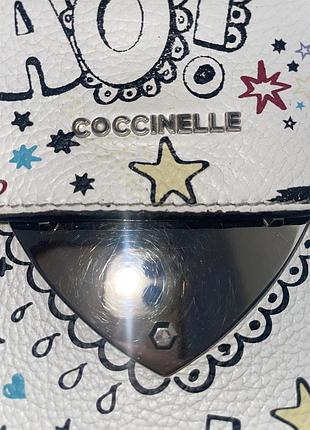Біла сумка coccinelle 2