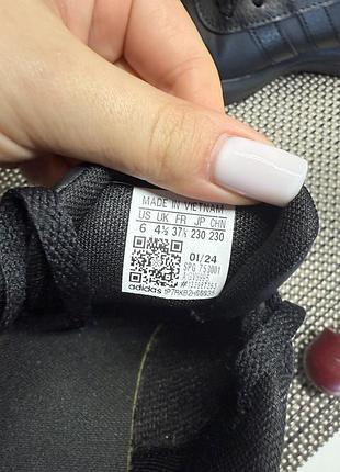 Оригінальні кросівки adidas 4