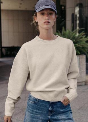 Бежевий светр zara