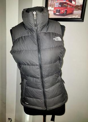 Безрукавка the north face из полиэстера и гусиного пуха.