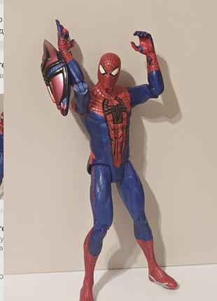 Фигурка человека-паука (spider-man)  по фильму «новый человек-паук» (the amazing spider-man, 2012 год) hasbro со световыми и звуковыми эффектами 25 см