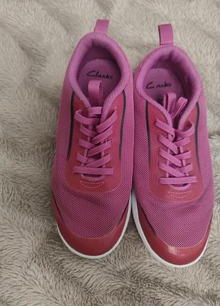 Продам текстильные кроссовки clarks для девочки в отличном состоянии